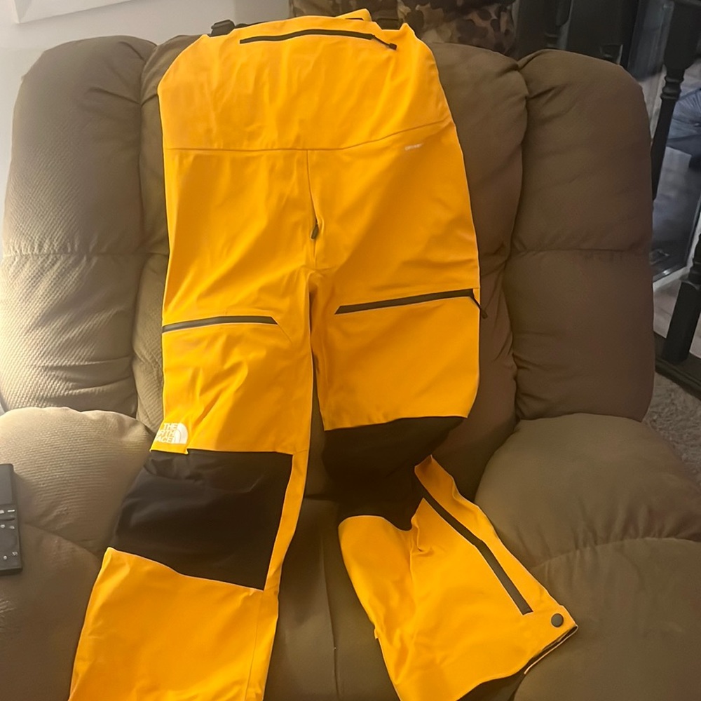 Brand new bibs- never worn! NorthFace dry, gortex! Best of the best!